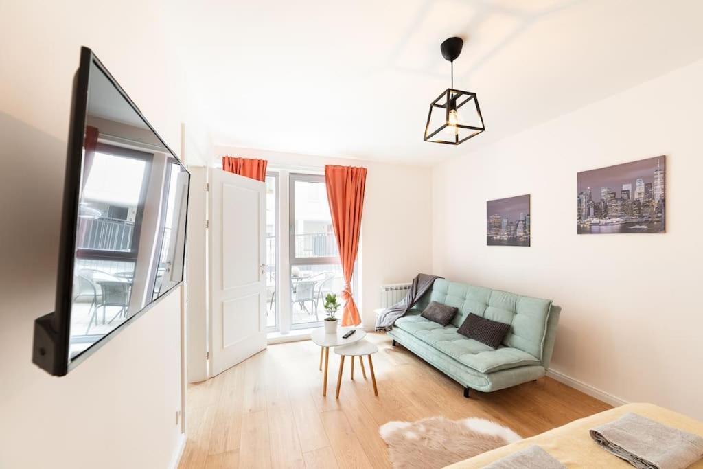 Domino Apartment *